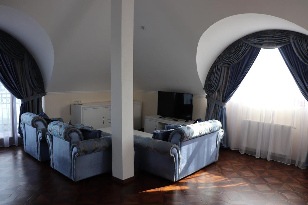 Hotel Viliam Frano นิตรา ภายนอก รูปภาพ