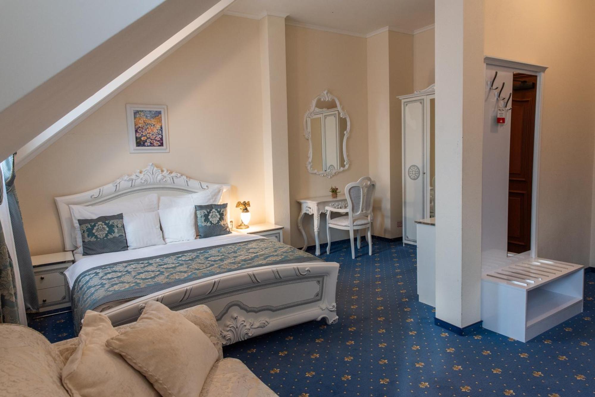 Hotel Viliam Frano นิตรา ภายนอก รูปภาพ