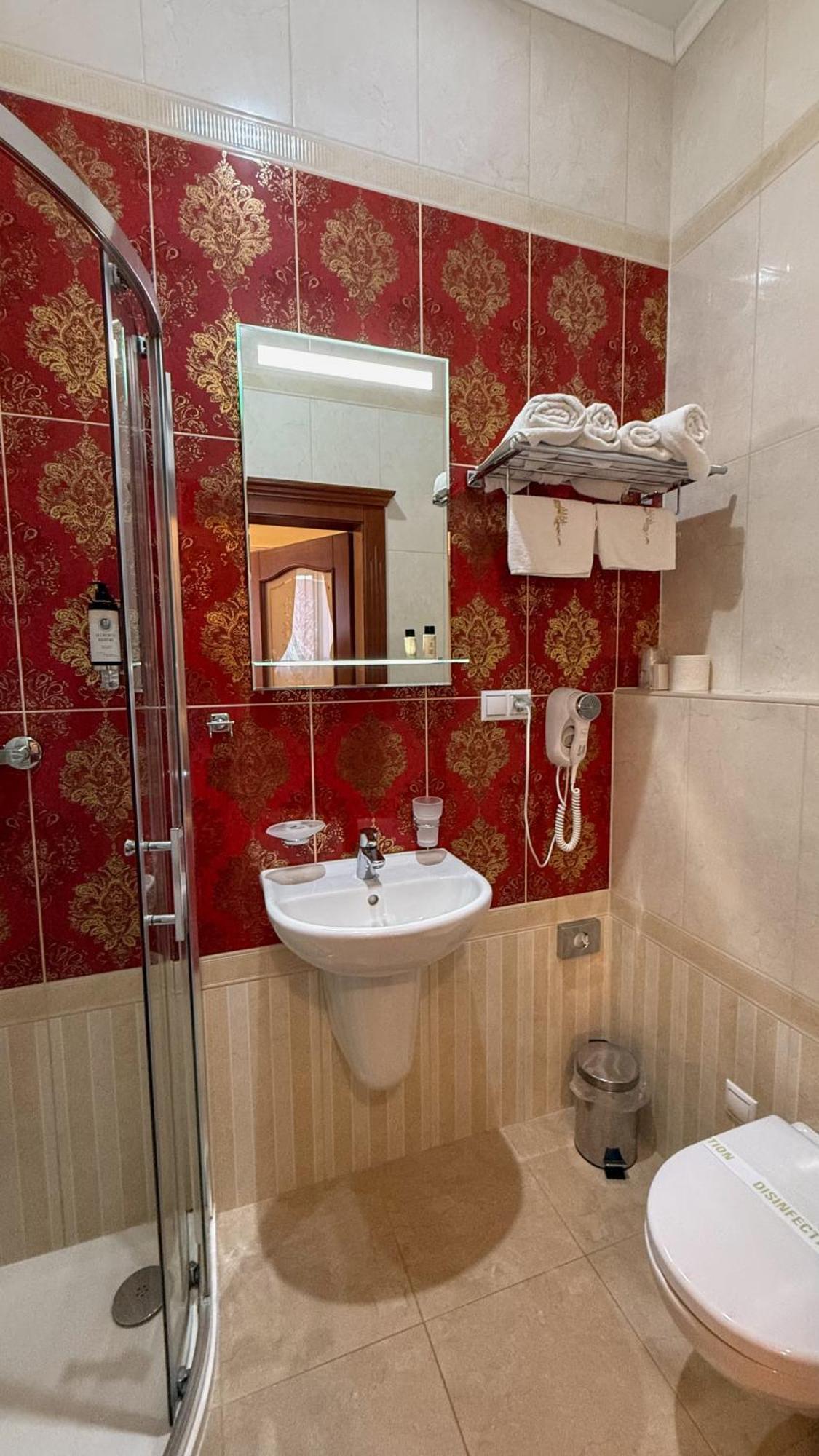 Hotel Viliam Frano นิตรา ภายนอก รูปภาพ