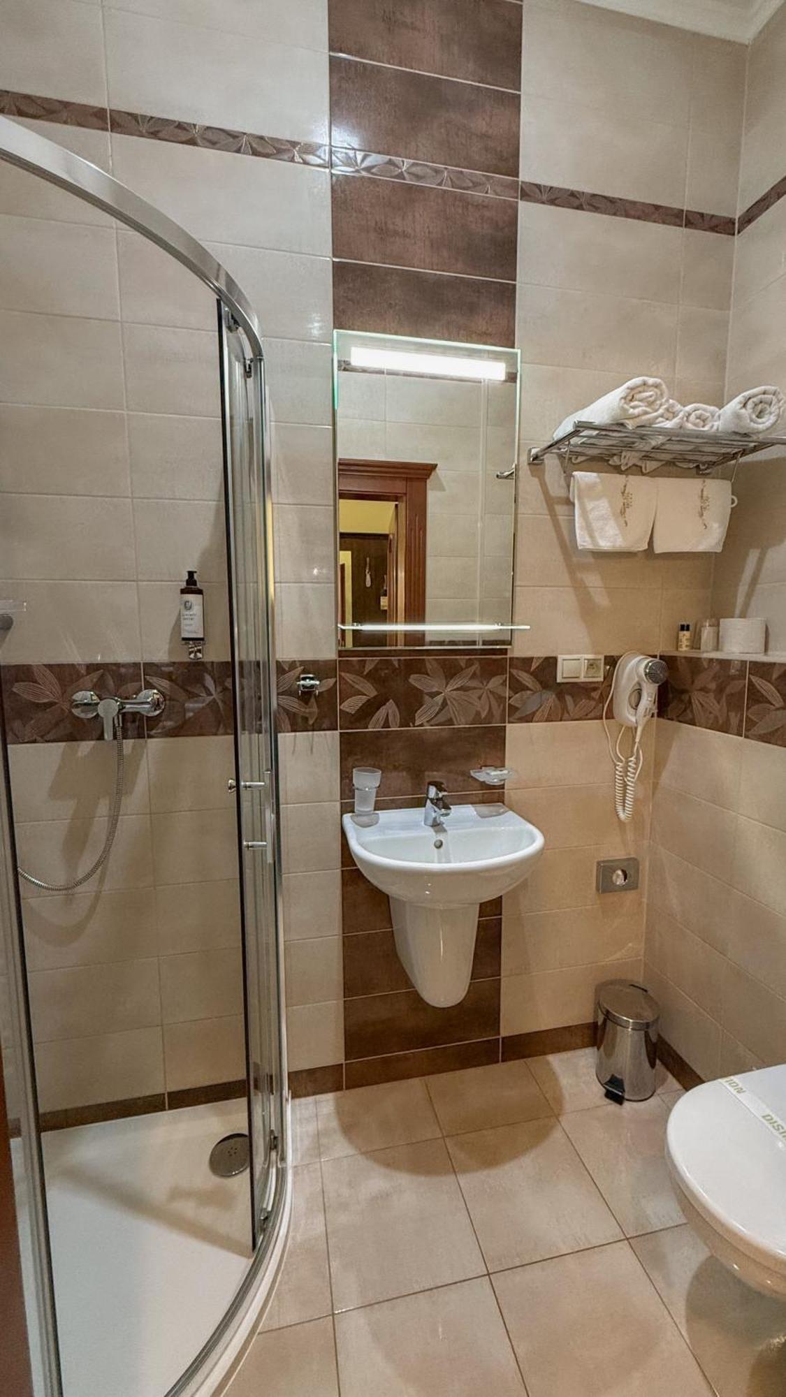 Hotel Viliam Frano นิตรา ภายนอก รูปภาพ
