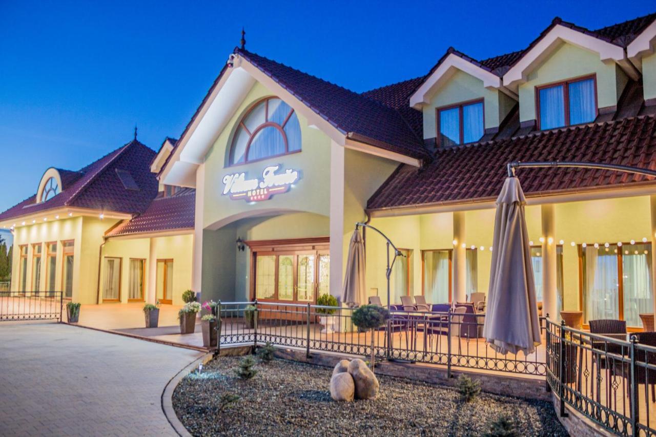 Hotel Viliam Frano นิตรา ภายนอก รูปภาพ