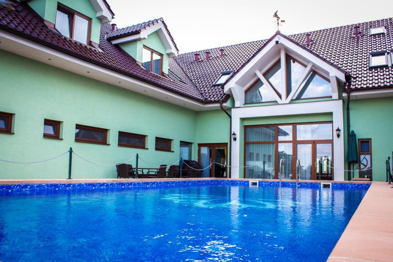 Hotel Viliam Frano นิตรา ภายนอก รูปภาพ